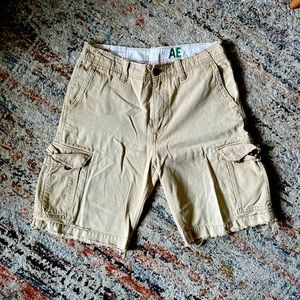 American Eagle tan cargo shorts